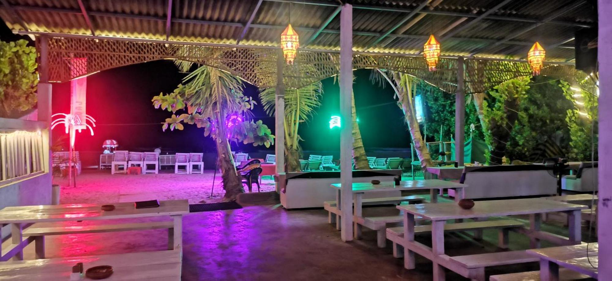 Cocks Town Hotel Арамбол Екстериор снимка