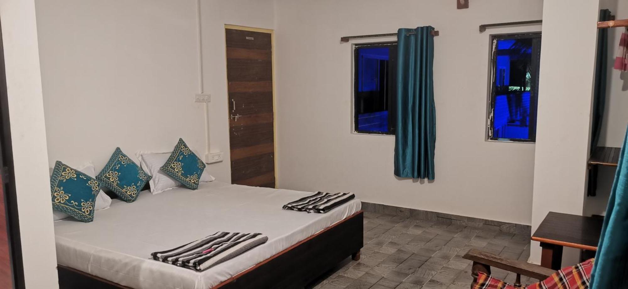 Cocks Town Hotel Арамбол Екстериор снимка
